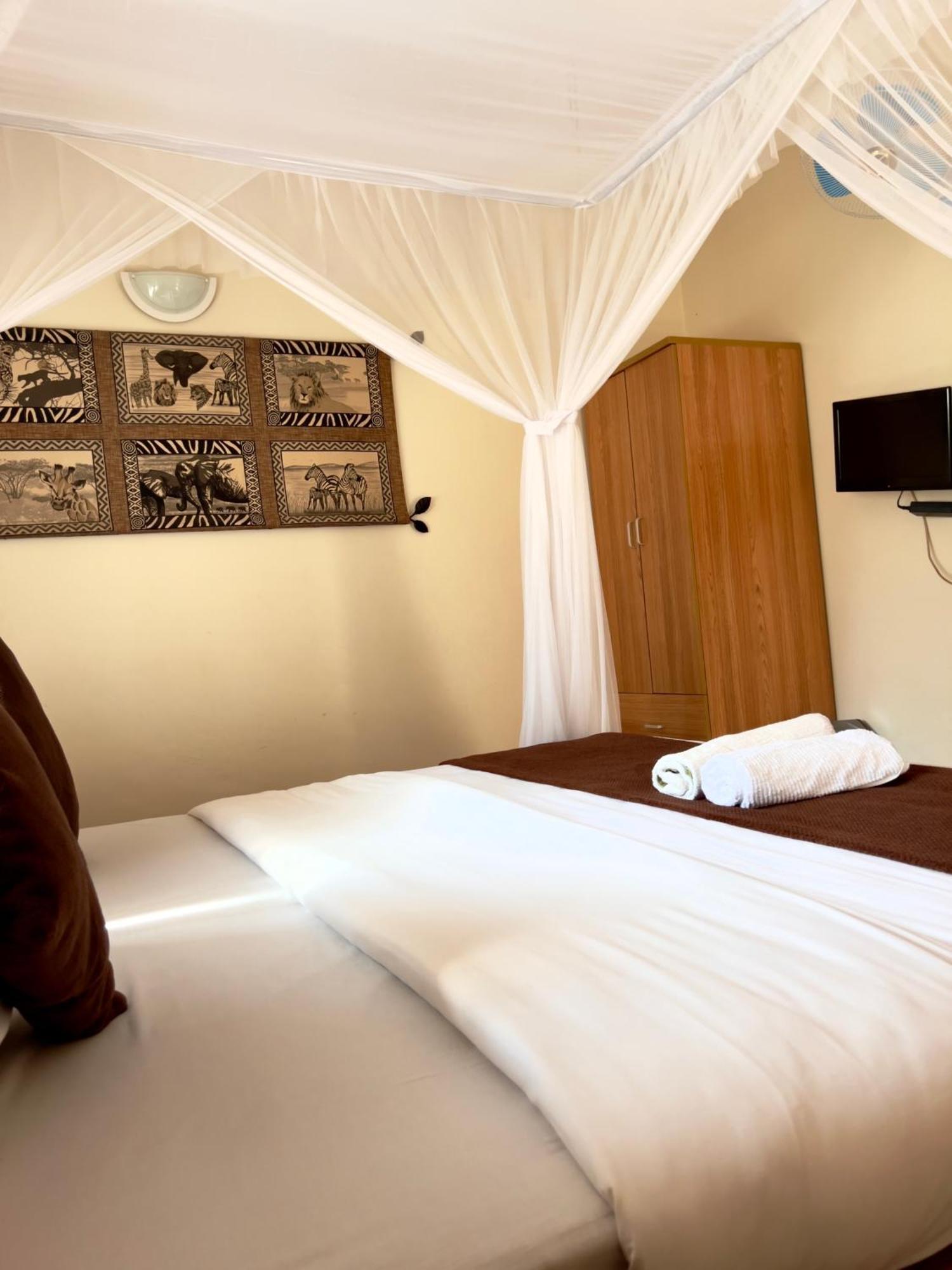 Sunset Hotel Entebbe Exterior photo
