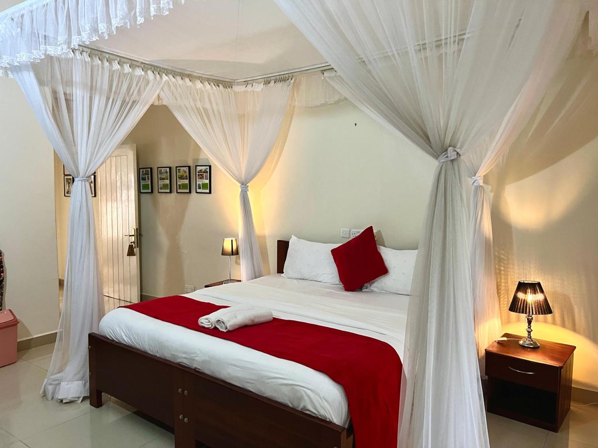 Sunset Hotel Entebbe Exterior photo